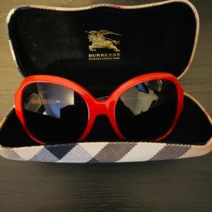 AUTHENTIC BURBERRY Sunglasses w/Signature Temples